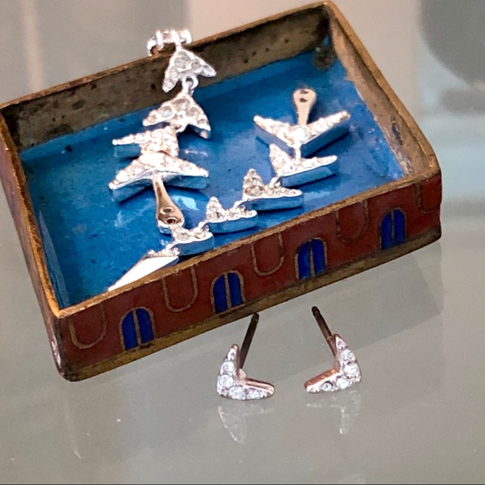 ✨Stella & Dot Arrow Drop Earrings